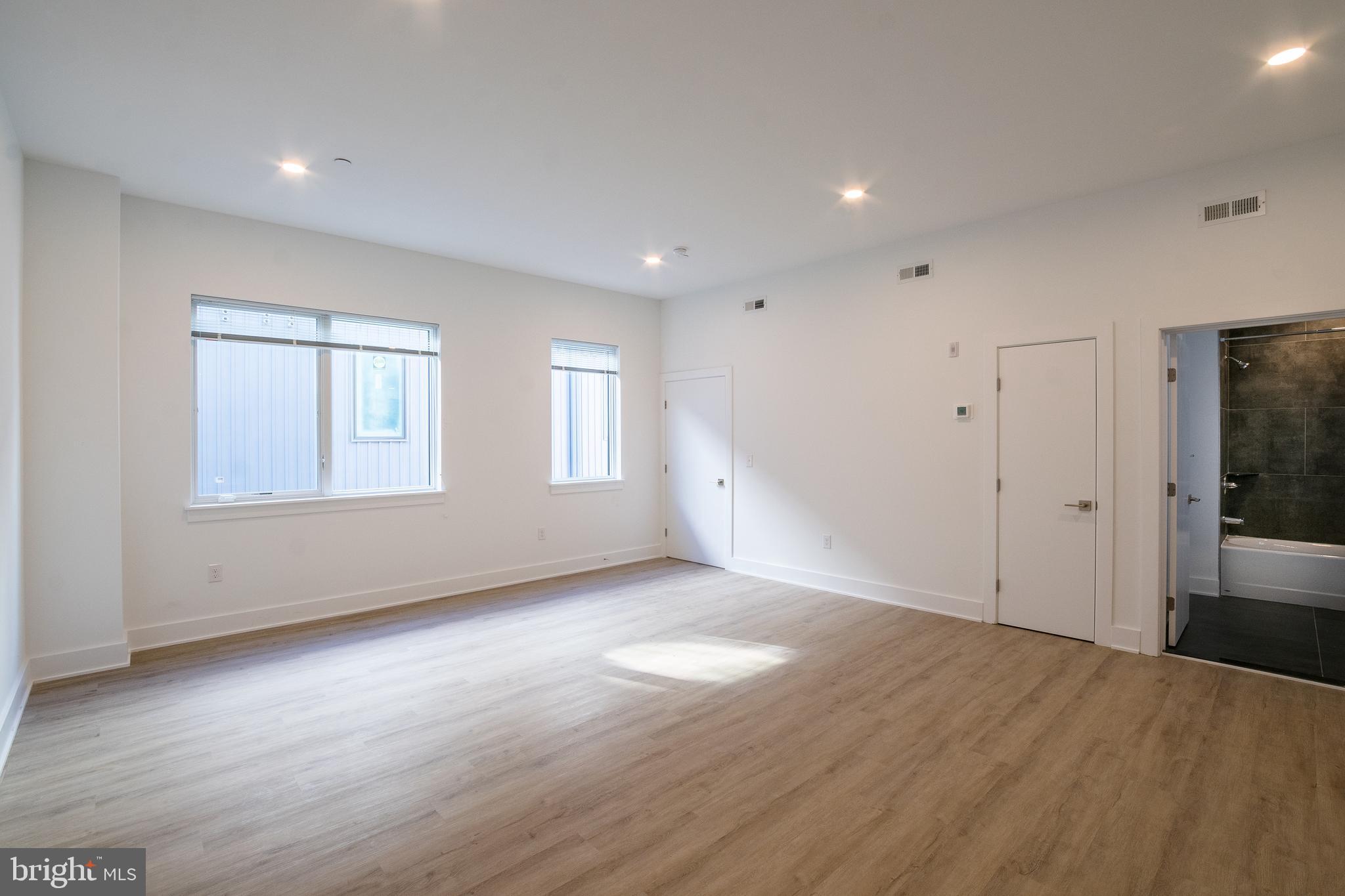 GRADUATE HOSPITAL - Residential Lease