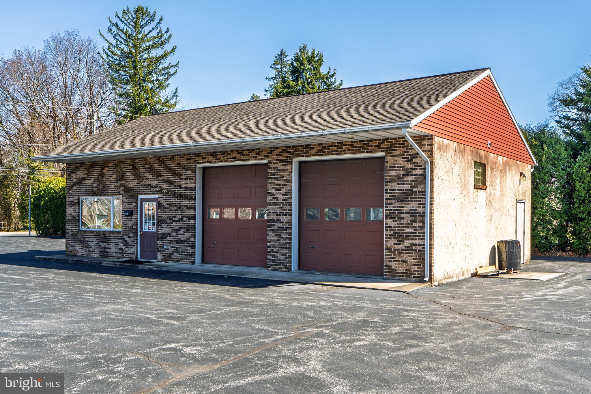 Very nice corner commercial property in Fleetwood currently used as a used car lot. The building is about 968 sq ft and has a front room that is 17' x 11'6". The office is 14'x11' and the 2 bay garage is 27'x 27' with 12' high ceilings. There is also one bathroom. The garage also has a big floor drain on the one side. A new HVAC system was just installed in 2024. This property can also be used for other uses, Pizza shop, Hair salon, retail store, Plumbing or electric shop. Check with zoning.
This is a Triple Net Lease