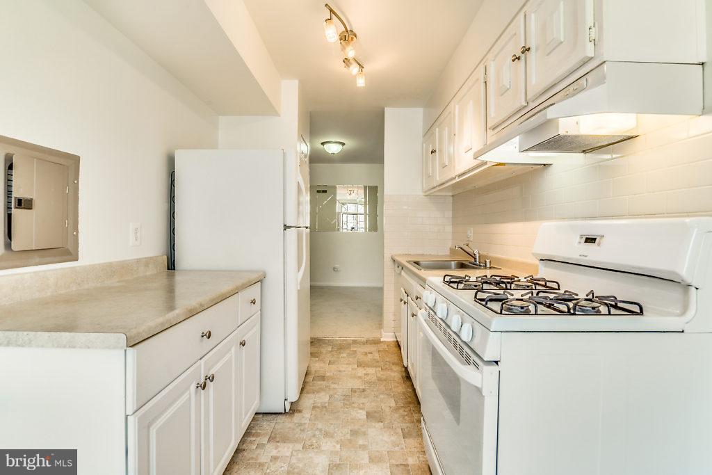 WOODBURN VILLAGE - Residential Lease