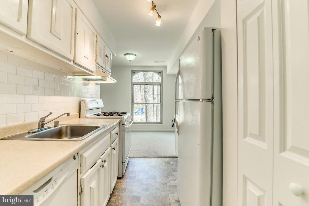 WOODBURN VILLAGE - Residential Lease