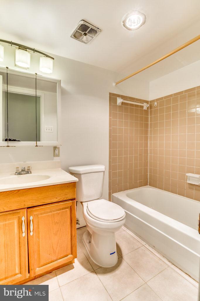 WOODBURN VILLAGE - Residential Lease