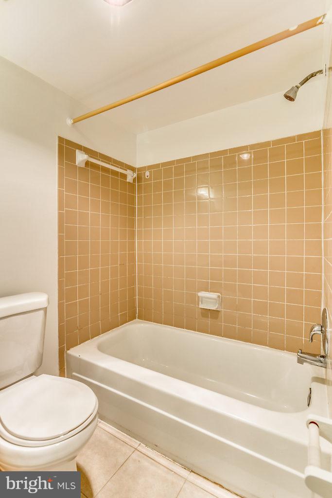 WOODBURN VILLAGE - Residential Lease