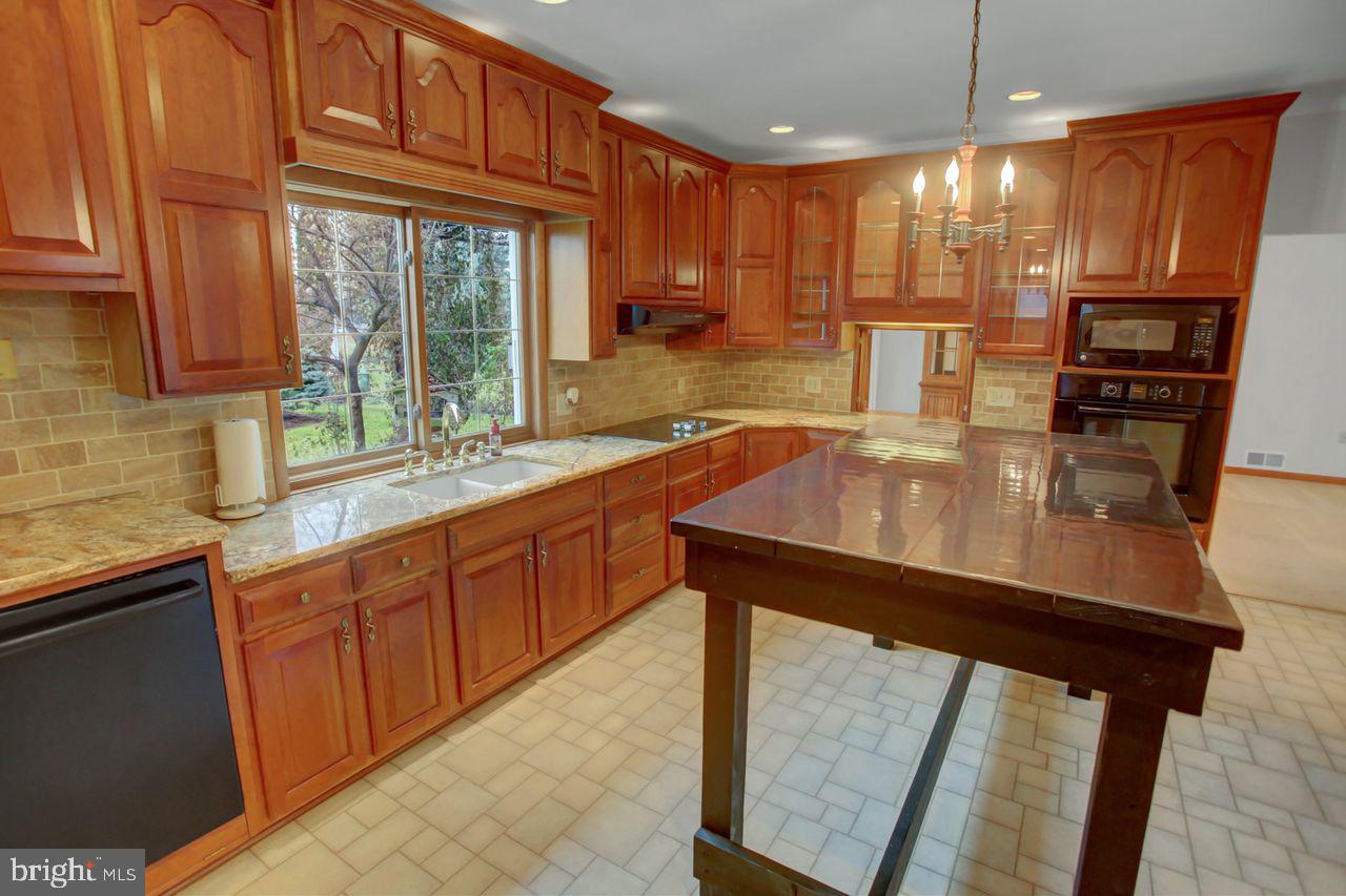 GUILFORD HILLS EAST - Residential