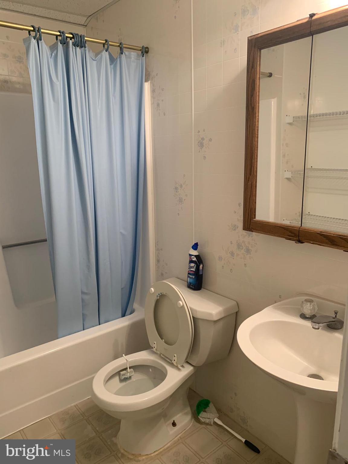 DERBYSHIRE - Residential Lease