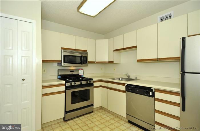 PROMENADE TOWERS - Residential Lease