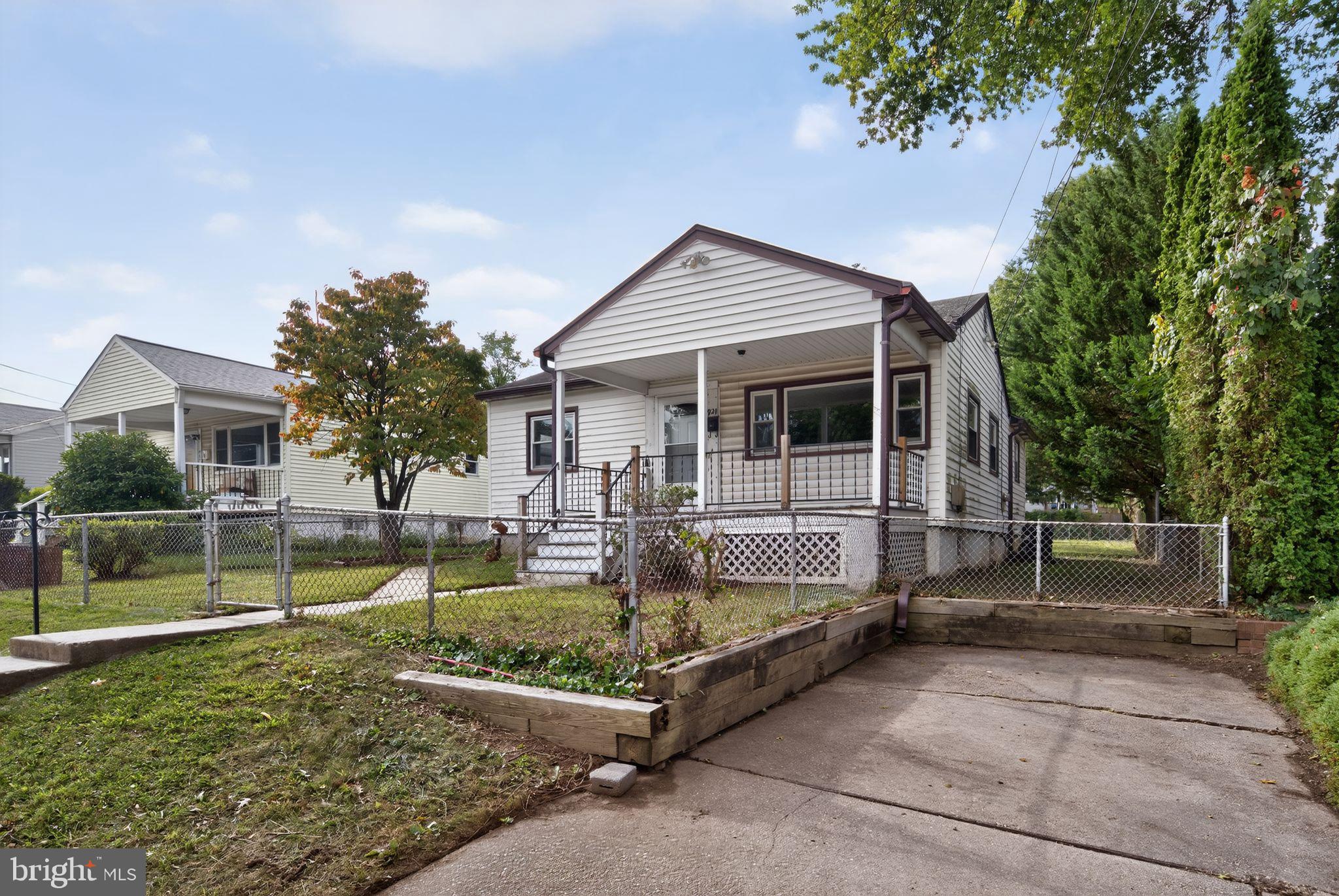 921 MAPLE AVENUE