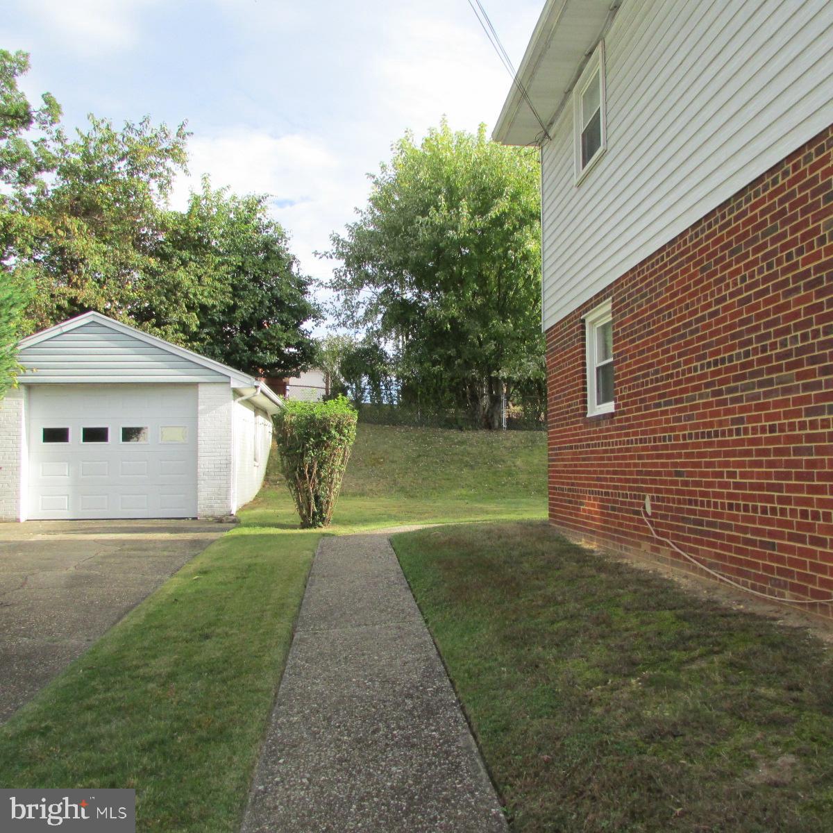 1113 BURKETON ROAD