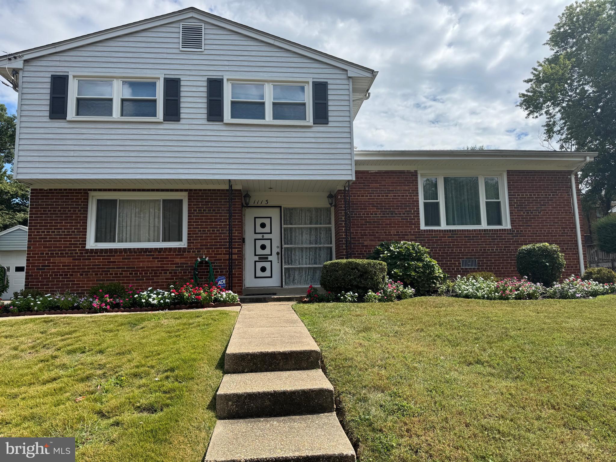 1113 BURKETON ROAD