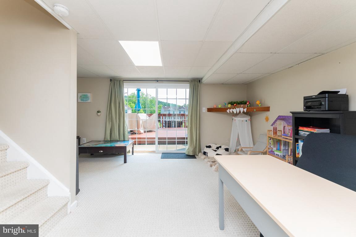 BEAVER RUN KNOLL - Residential