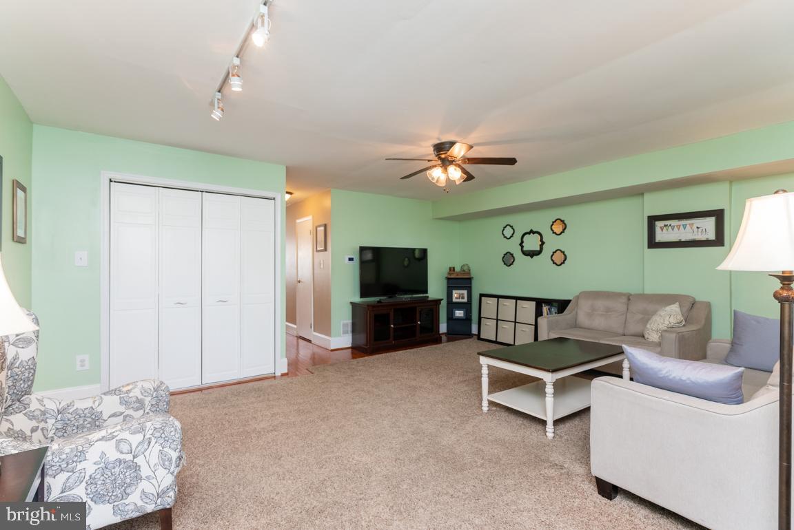 BEAVER RUN KNOLL - Residential