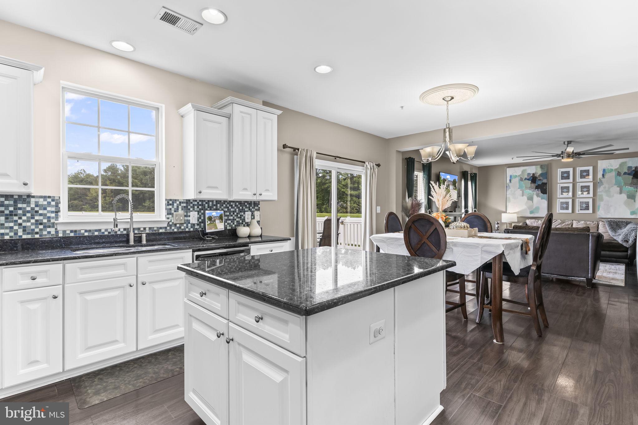 WESTBURY - Residential