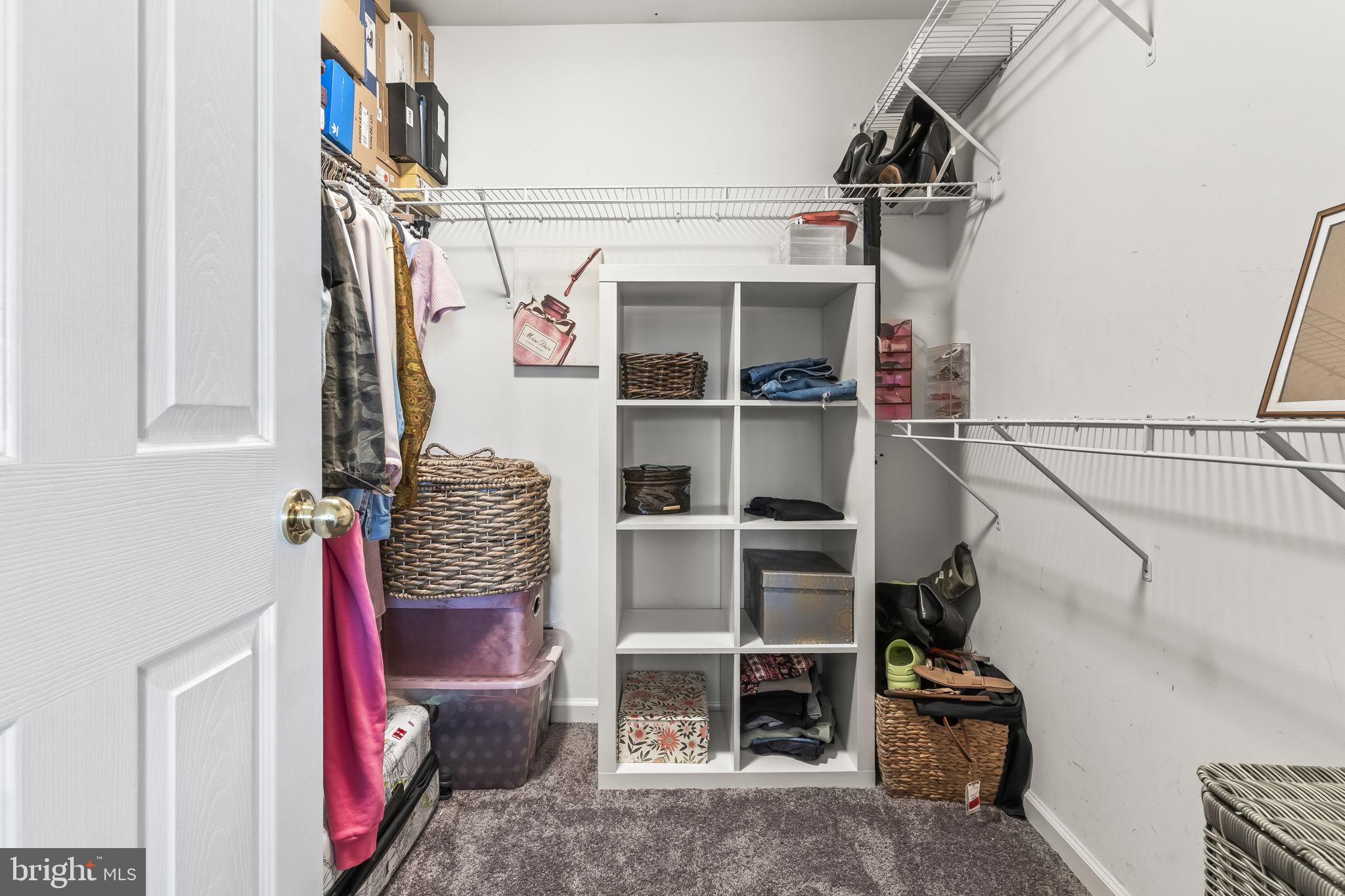 WESTBURY - Residential