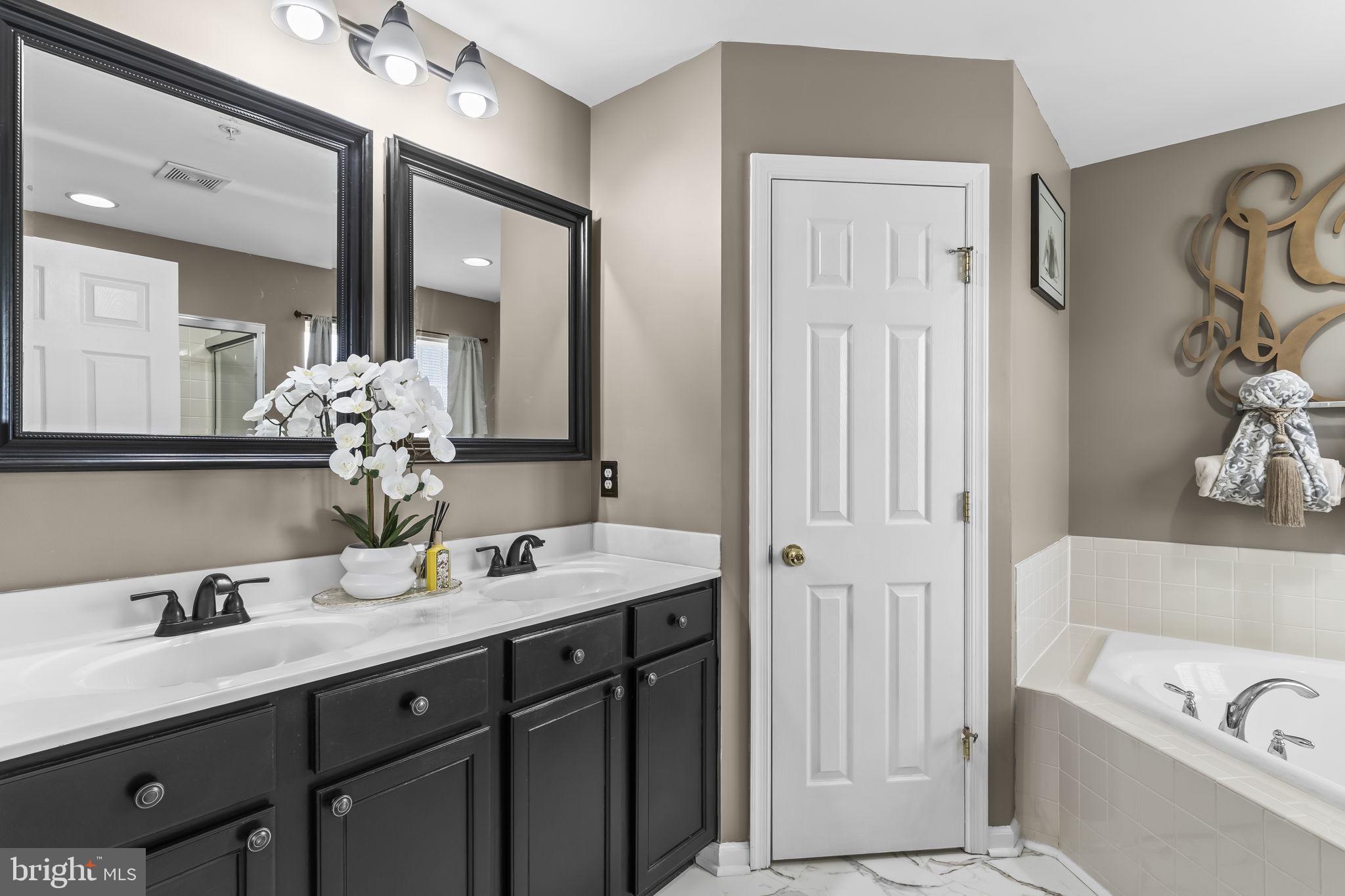 WESTBURY - Residential