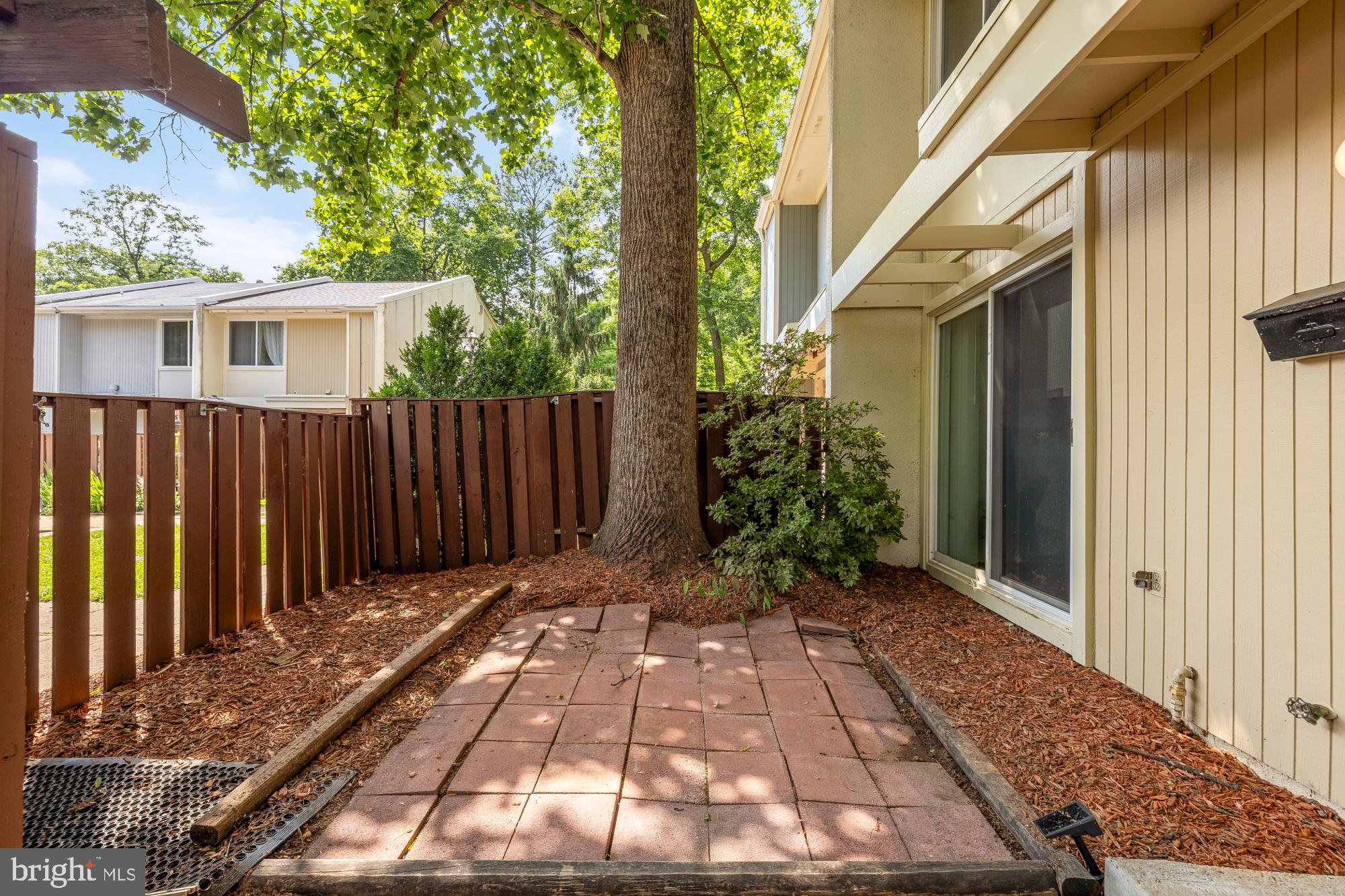 2240 SOUTHGATE SQUARE