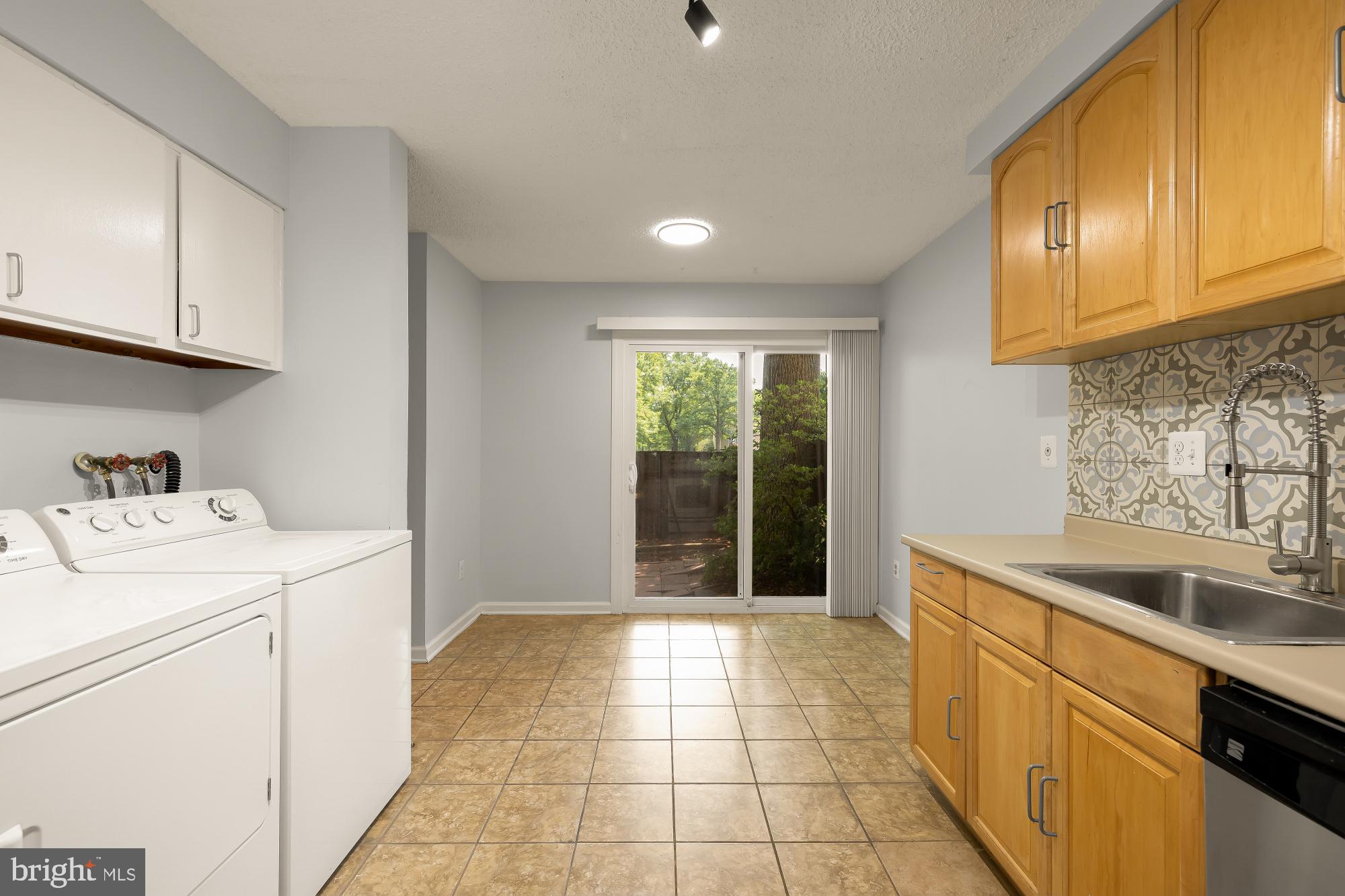 2240 SOUTHGATE SQUARE