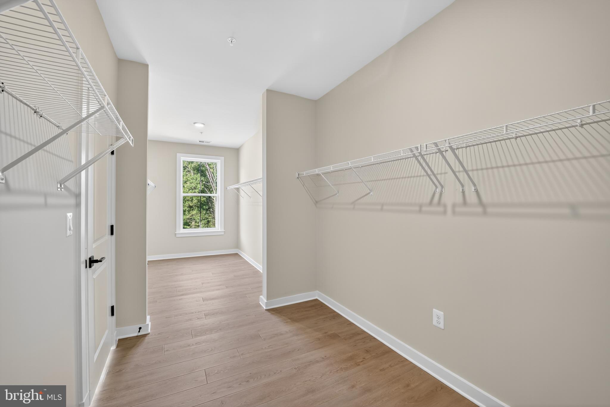 SOUTH LAKE - Residential