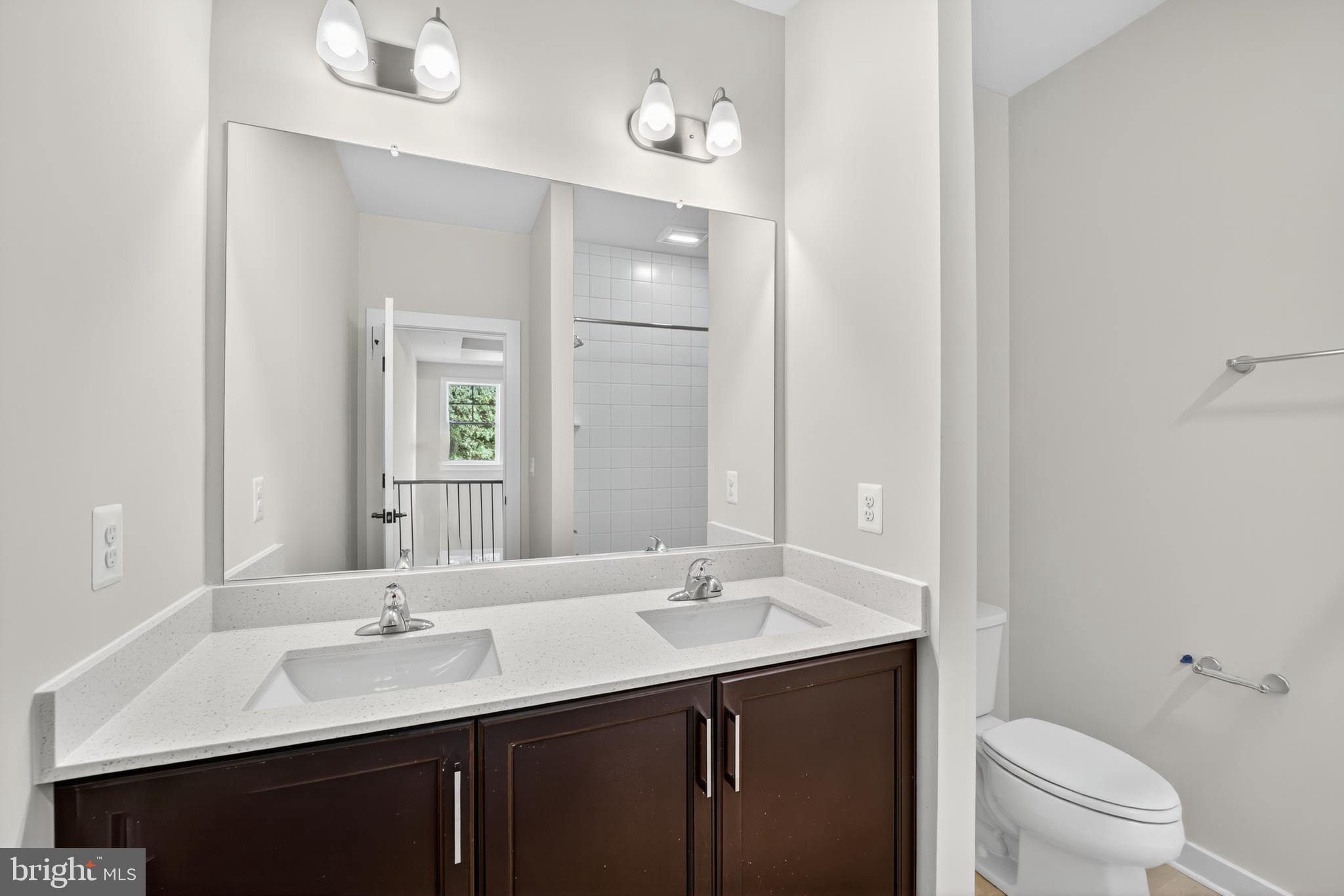 SOUTH LAKE - Residential