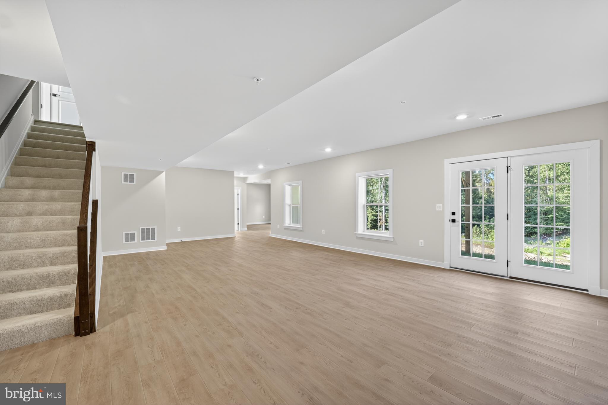 SOUTH LAKE - Residential