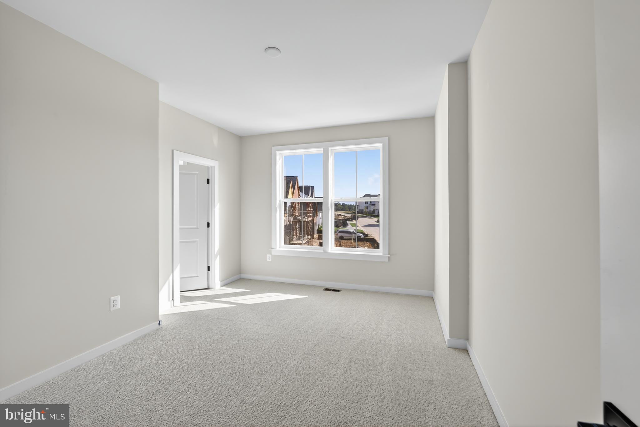 SOUTH LAKE - Residential