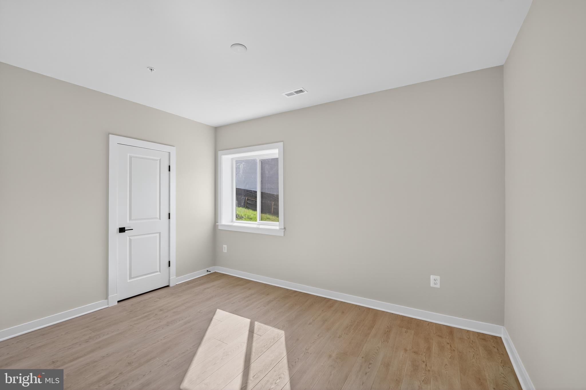 SOUTH LAKE - Residential