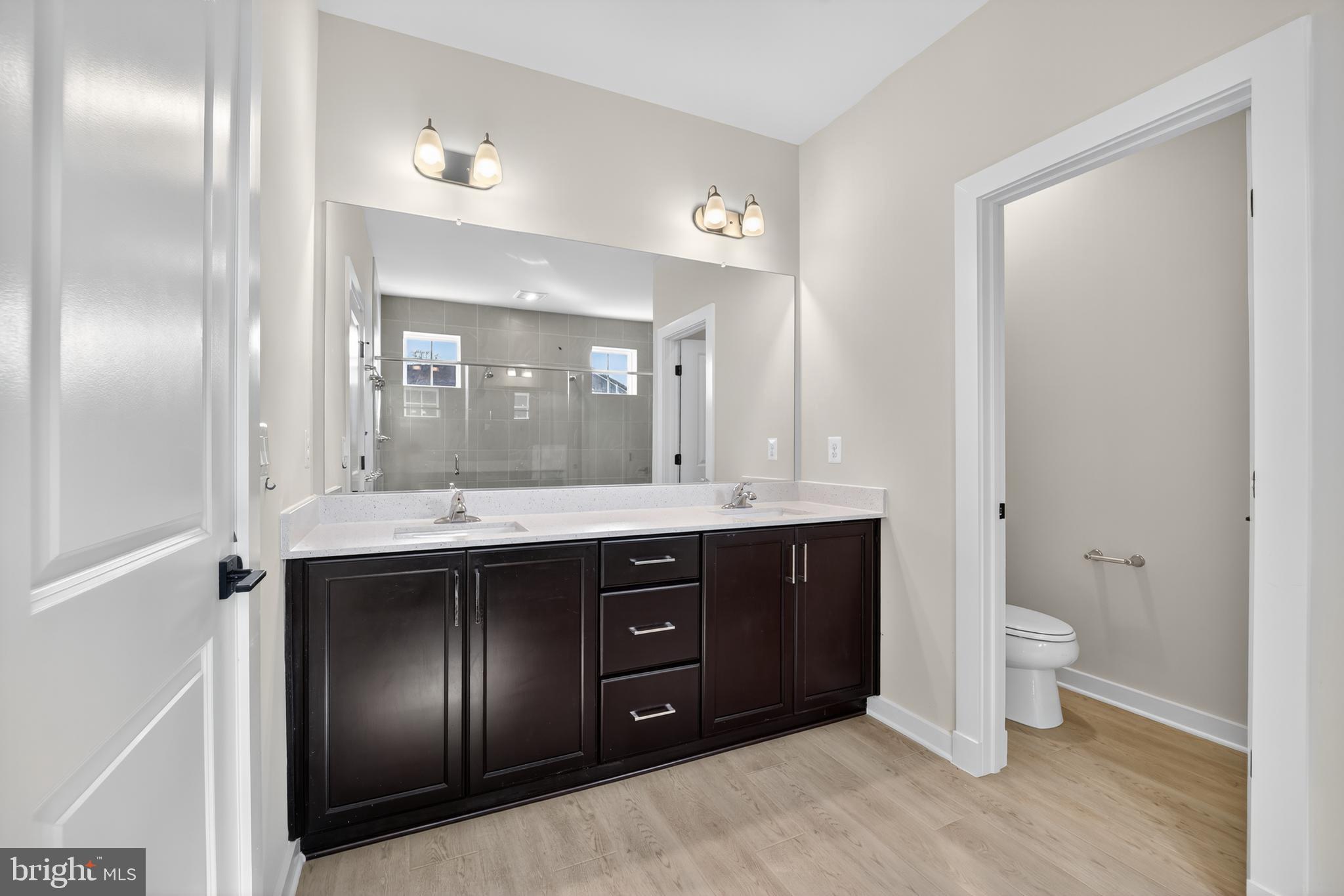 SOUTH LAKE - Residential