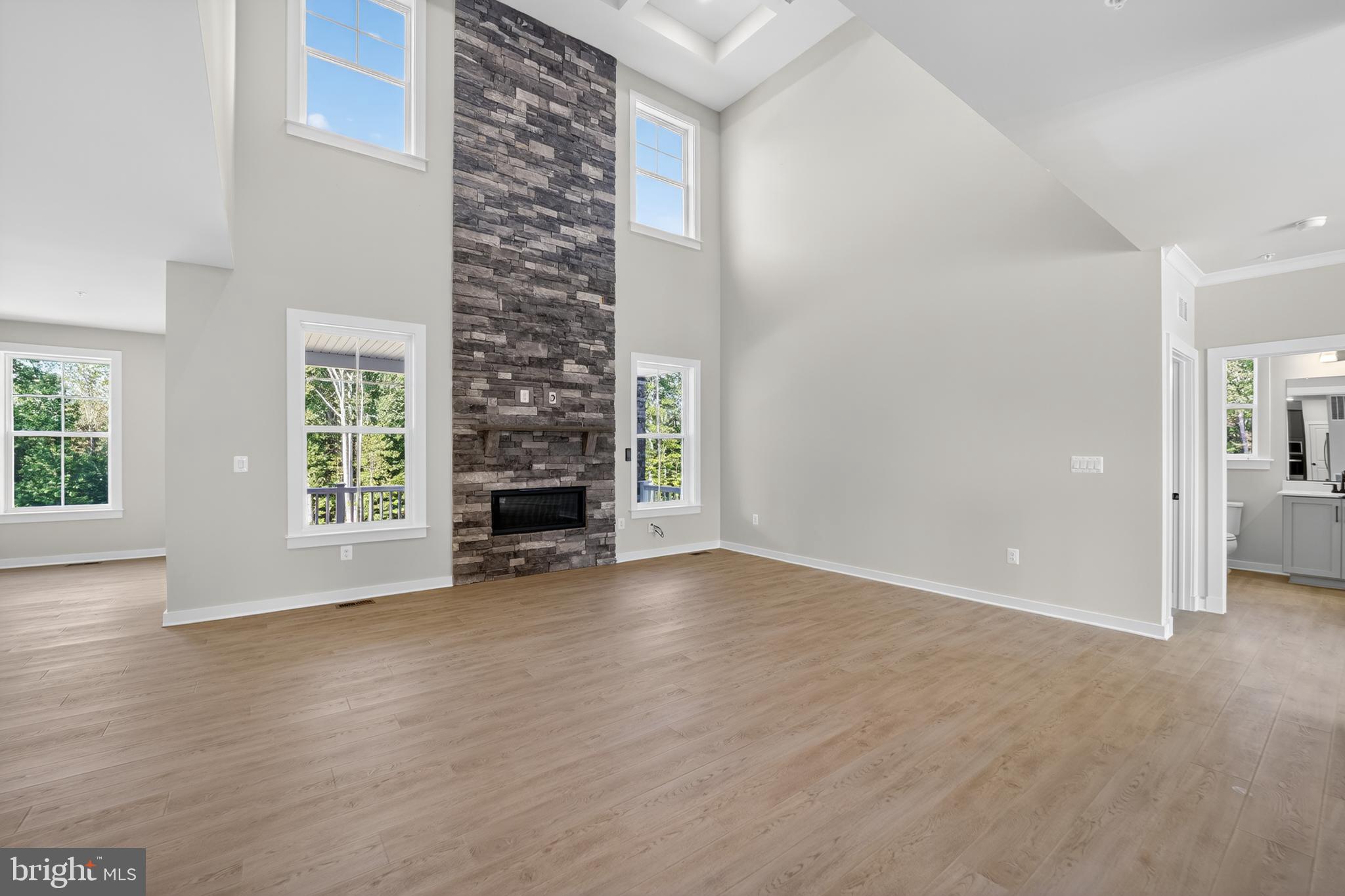 SOUTH LAKE - Residential