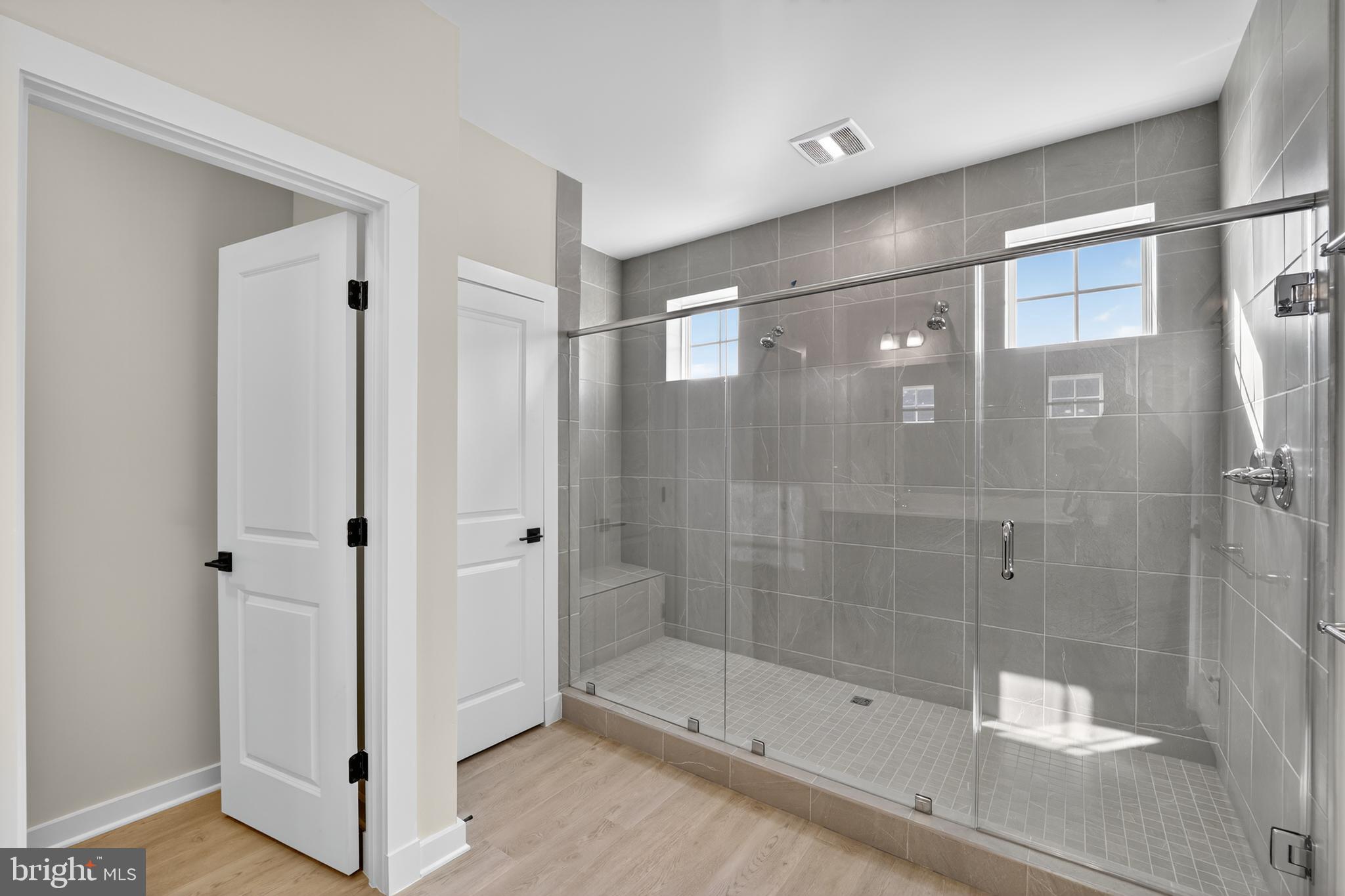 SOUTH LAKE - Residential