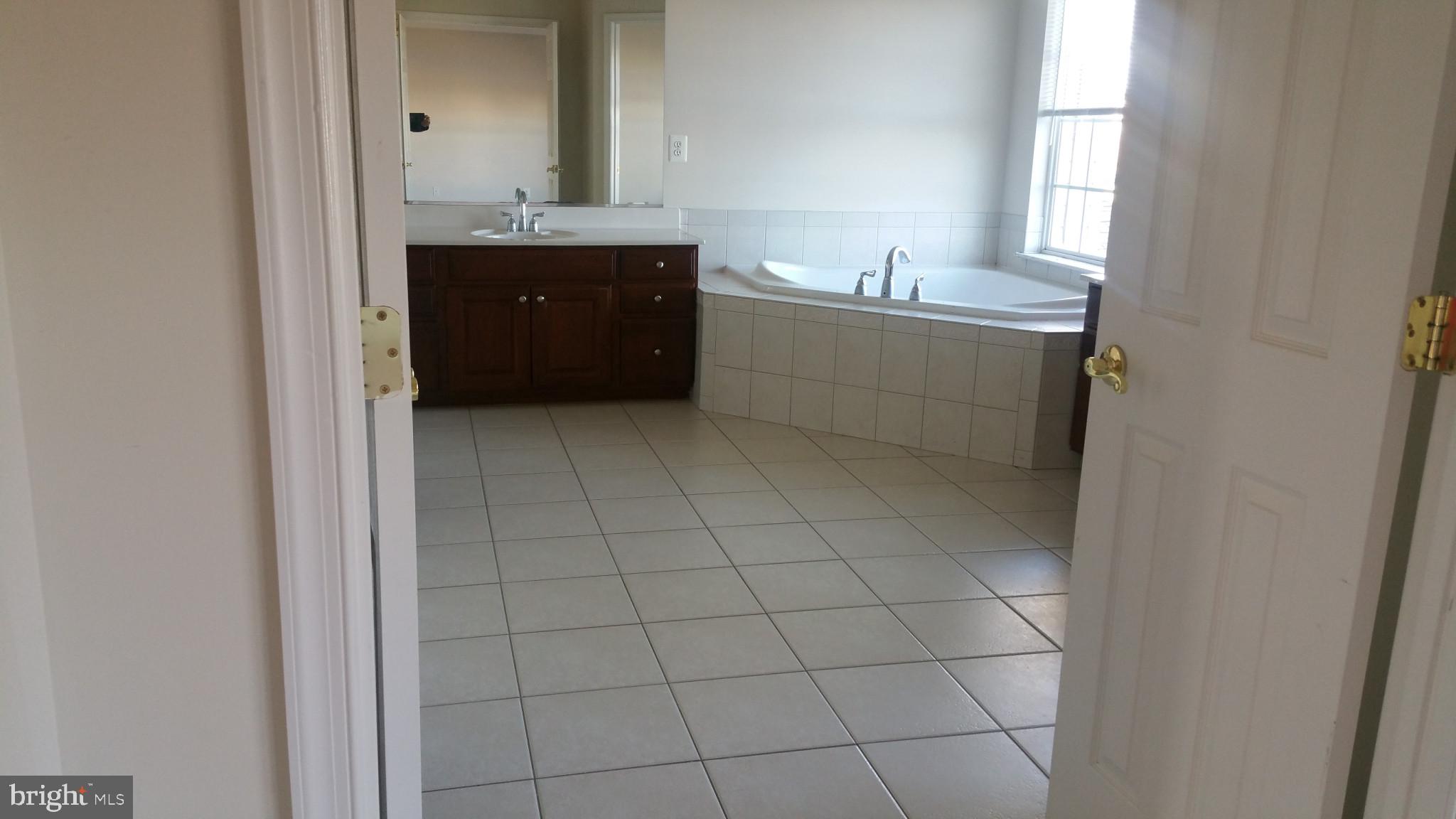 ASHBURN VILLAGE - Residential Lease