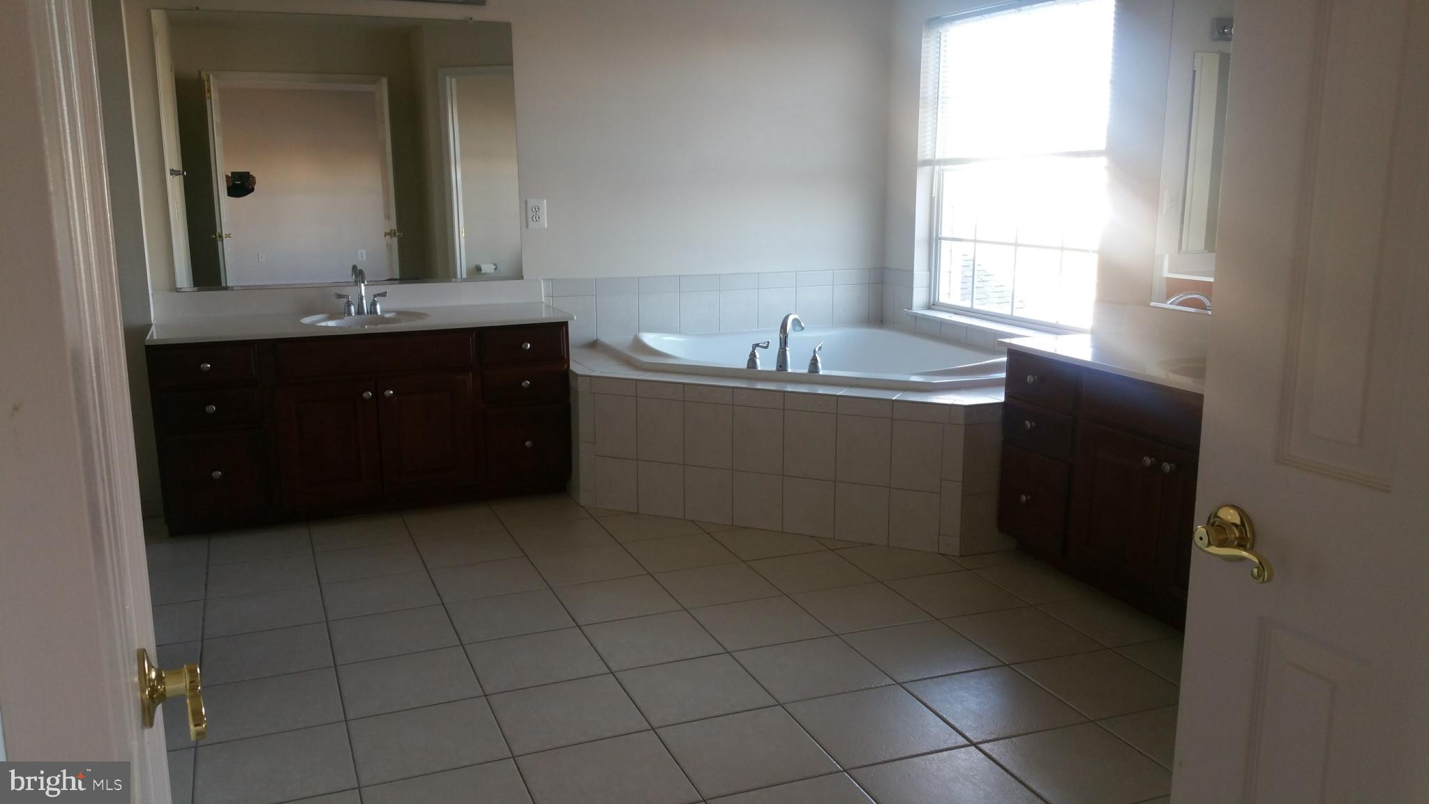 ASHBURN VILLAGE - Residential Lease