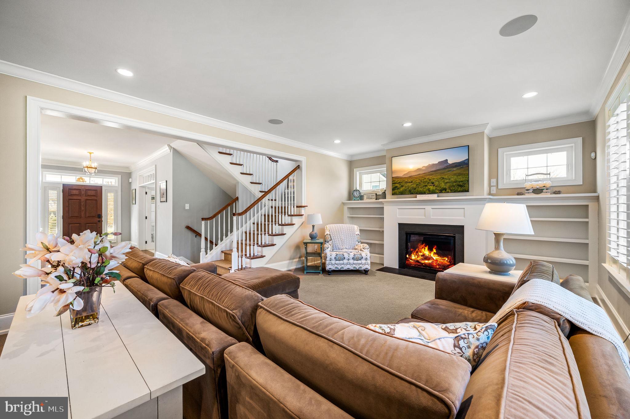 4 FALLBROOK LANE