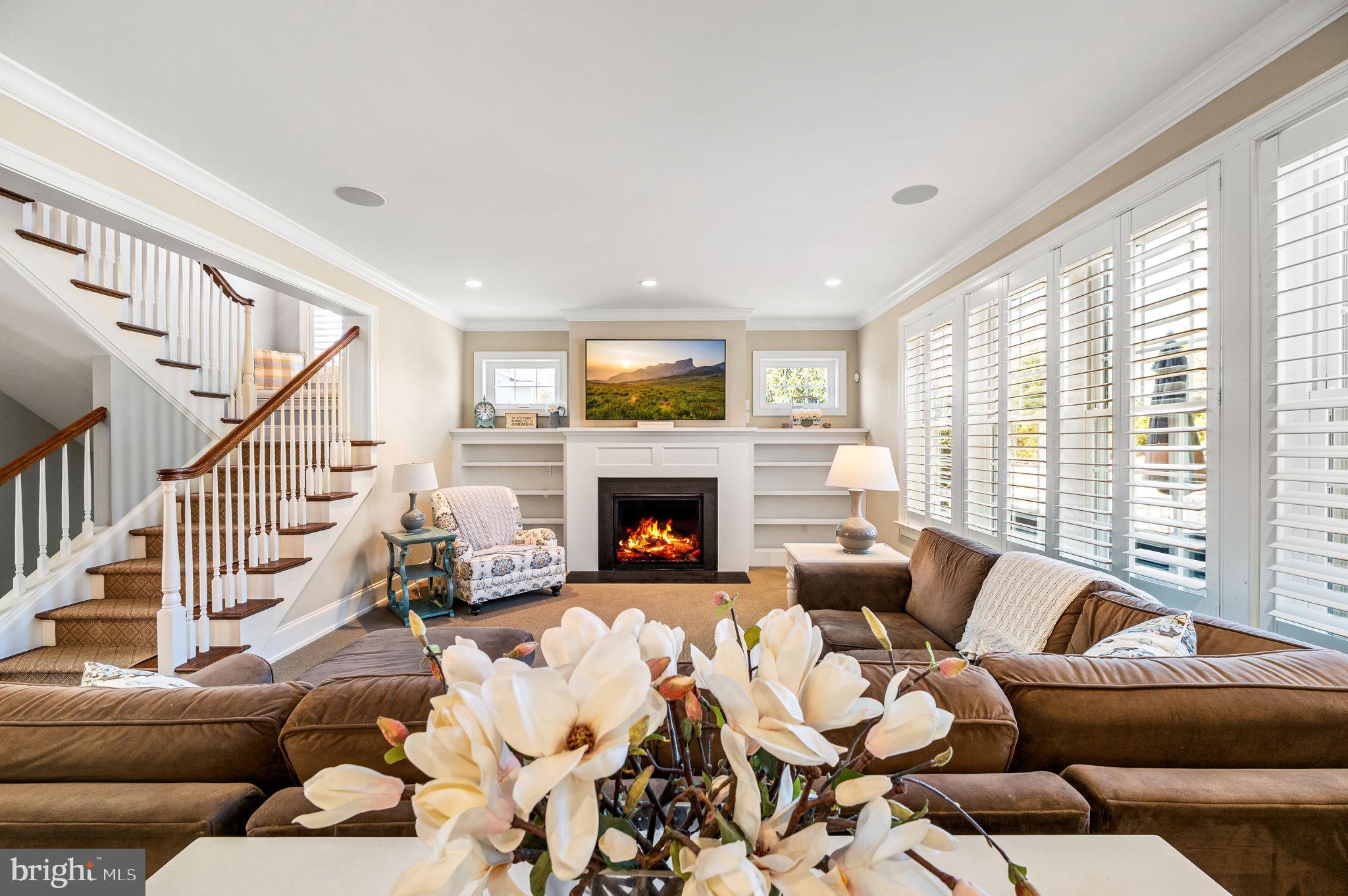 4 FALLBROOK LANE