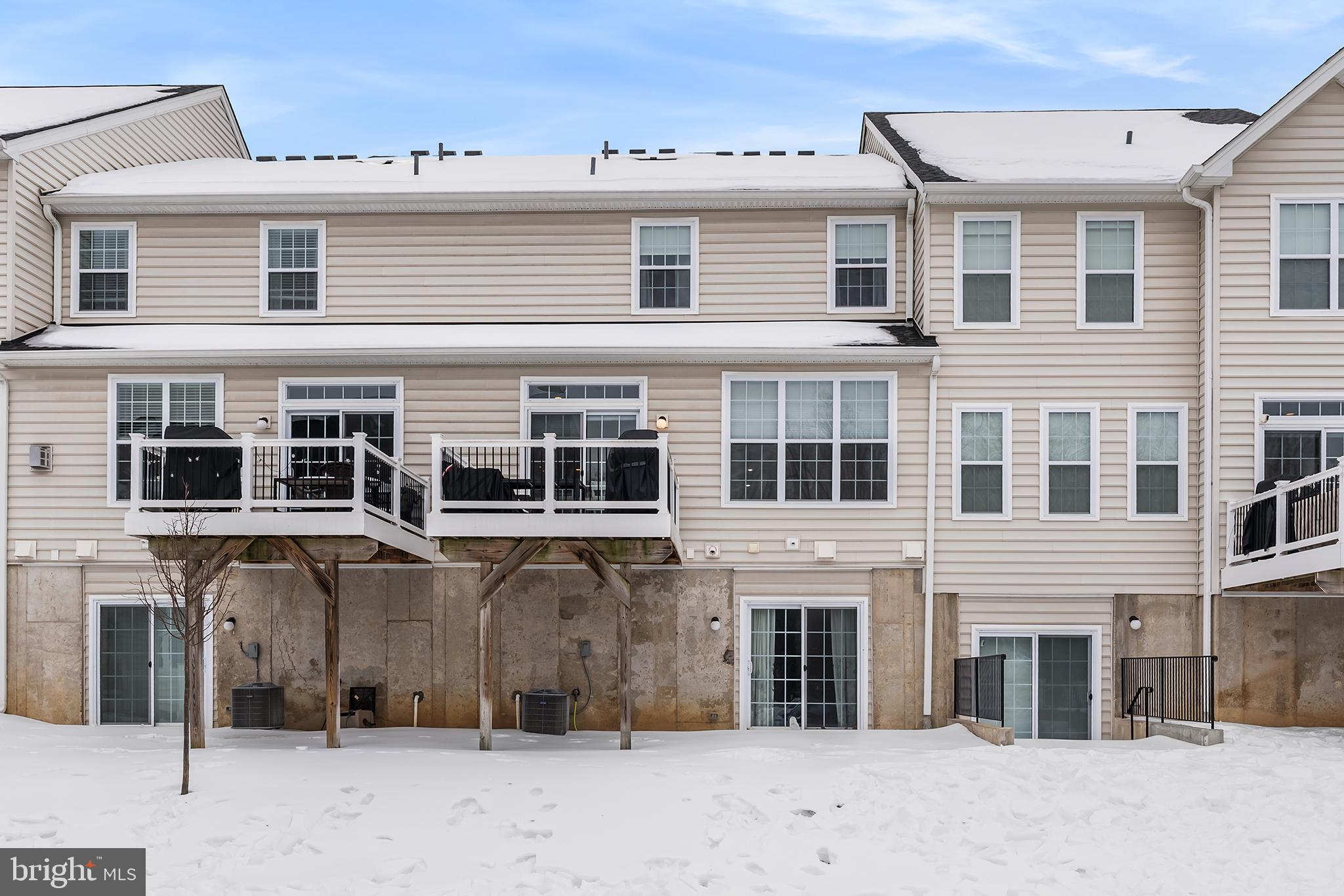 OAKS AT LAFAYETTE HILL - Residential