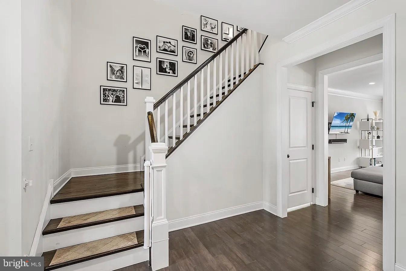 OAKS AT LAFAYETTE HILL - Residential