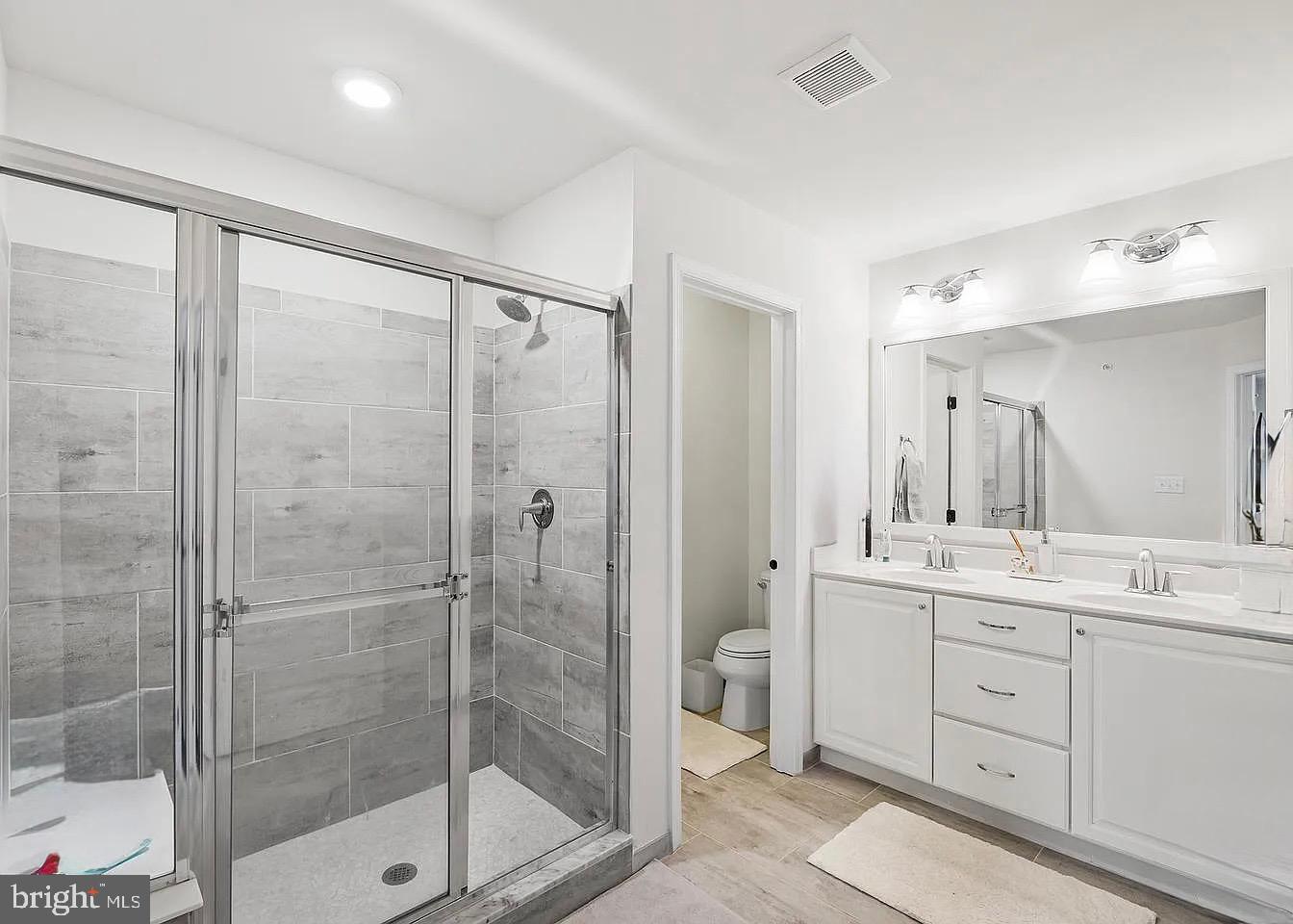 OAKS AT LAFAYETTE HILL - Residential