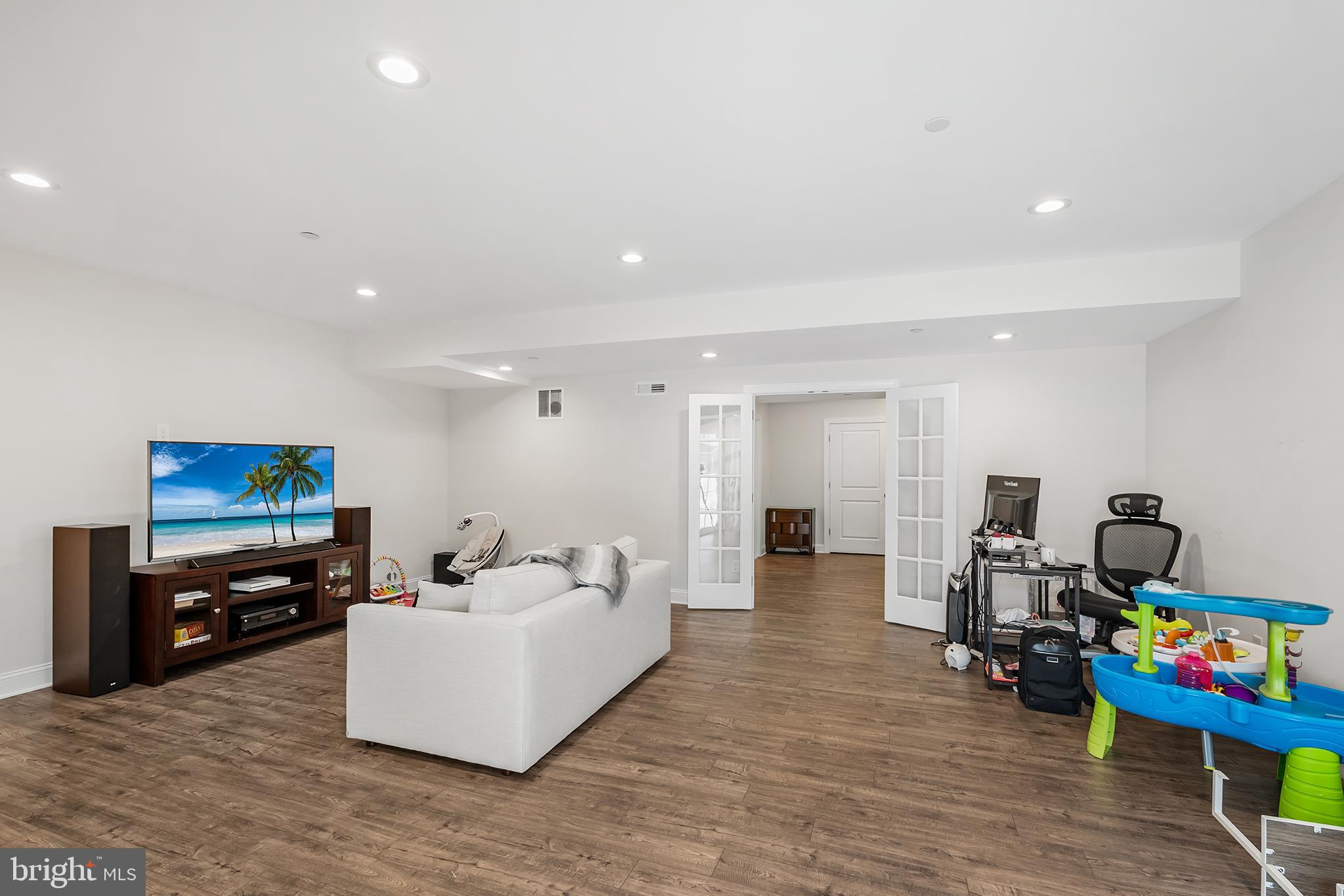 OAKS AT LAFAYETTE HILL - Residential