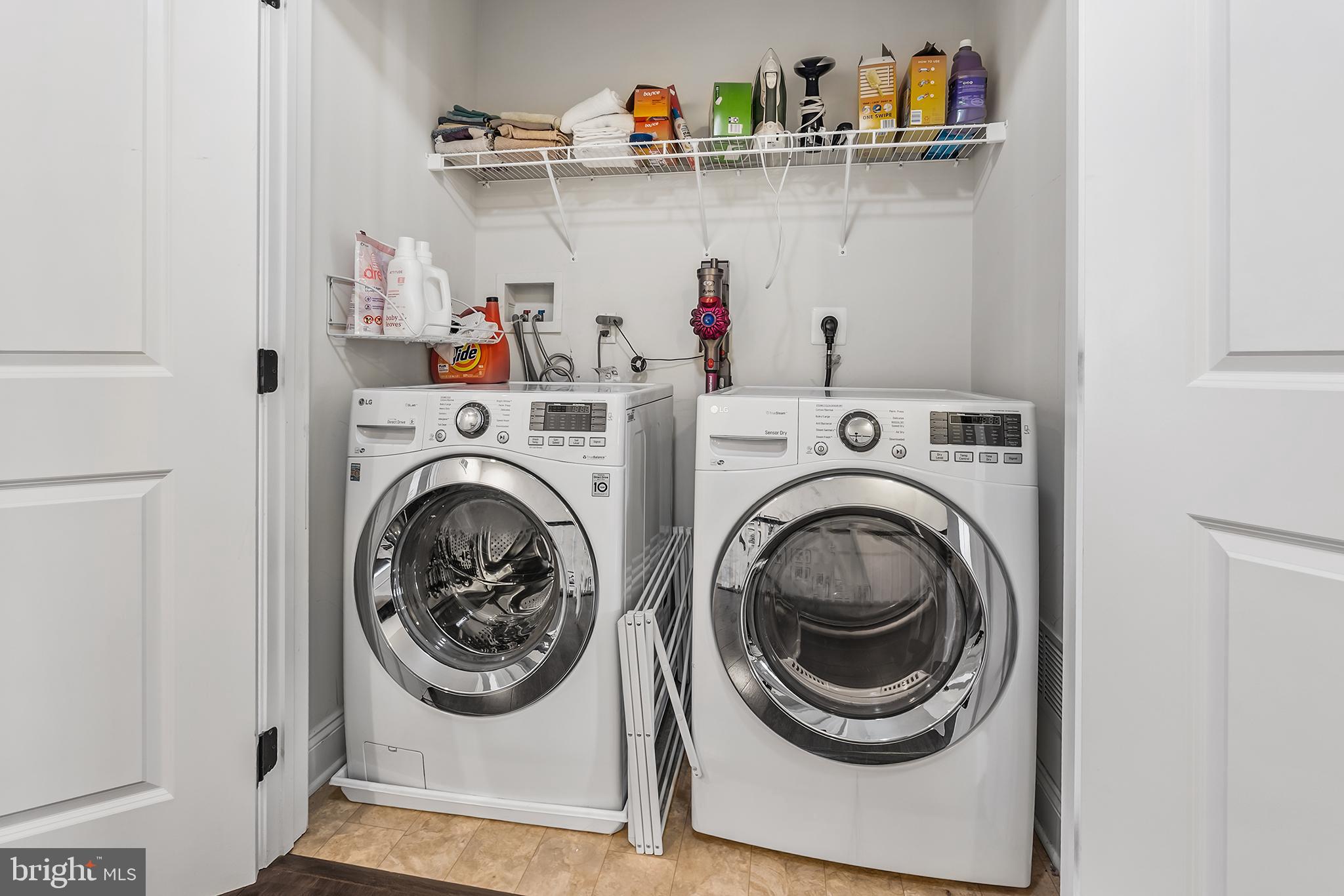 OAKS AT LAFAYETTE HILL - Residential