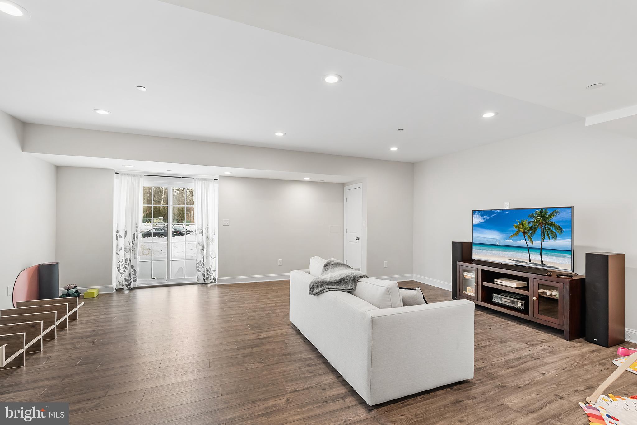 OAKS AT LAFAYETTE HILL - Residential