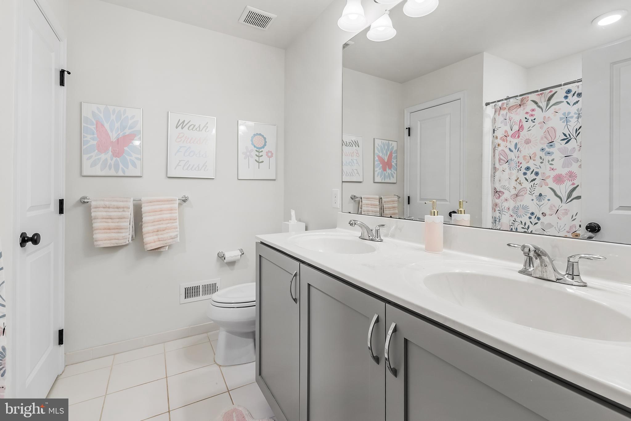 OAKS AT LAFAYETTE HILL - Residential