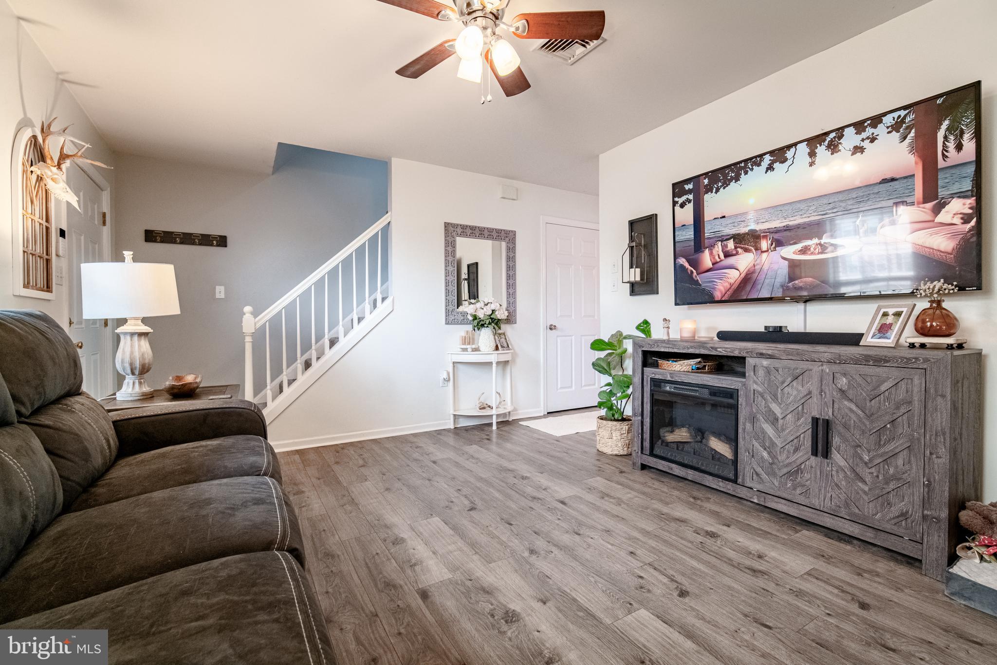 1033 HEARTHRIDGE LANE