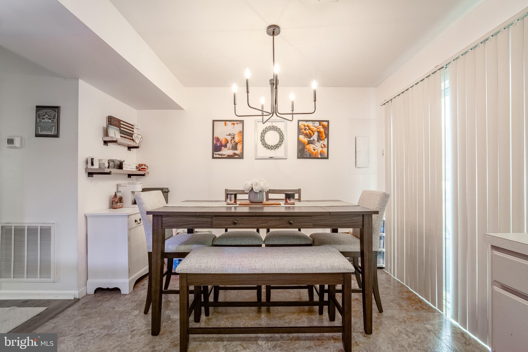 1033 HEARTHRIDGE LANE