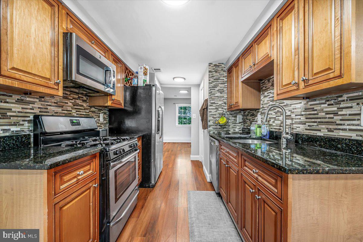 5852 MORNINGBIRD LANE