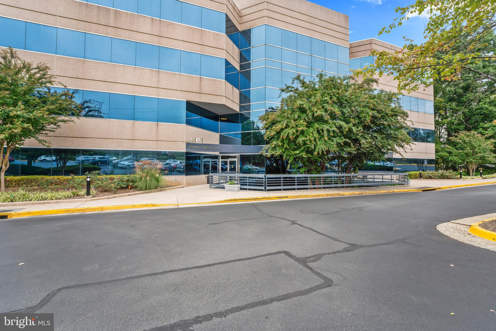 1801 ROBERT FULTON DRIVE 570