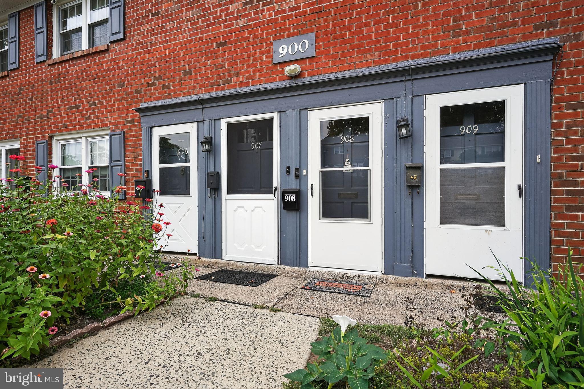 YARDLEY COMMONS - Residential