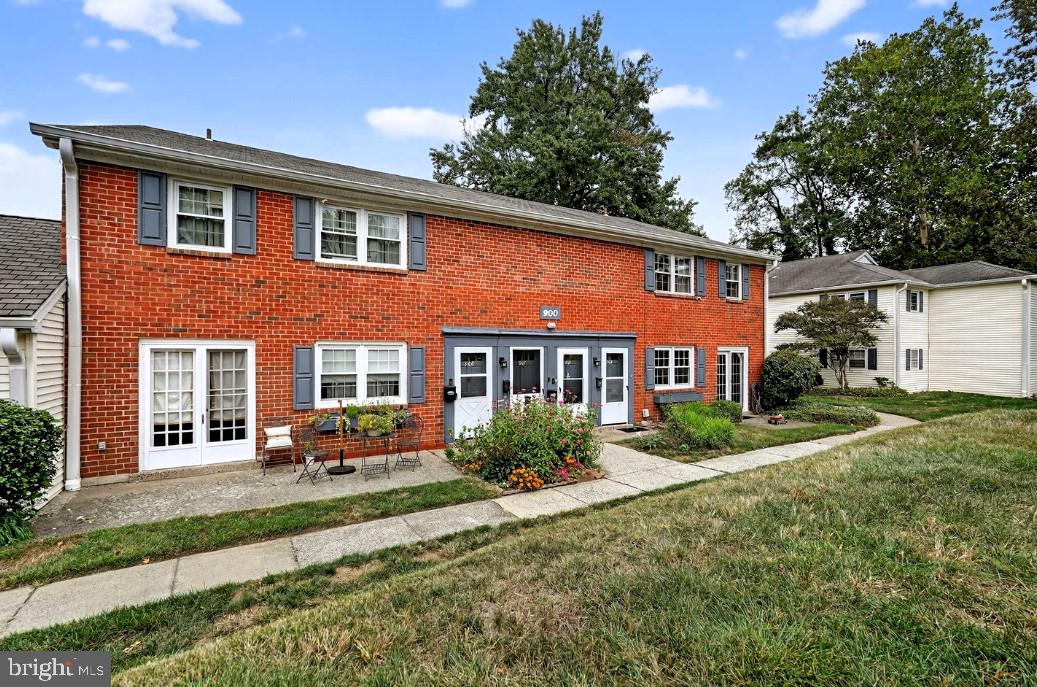 YARDLEY COMMONS - Residential