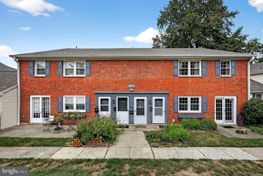 YARDLEY COMMONS - Residential