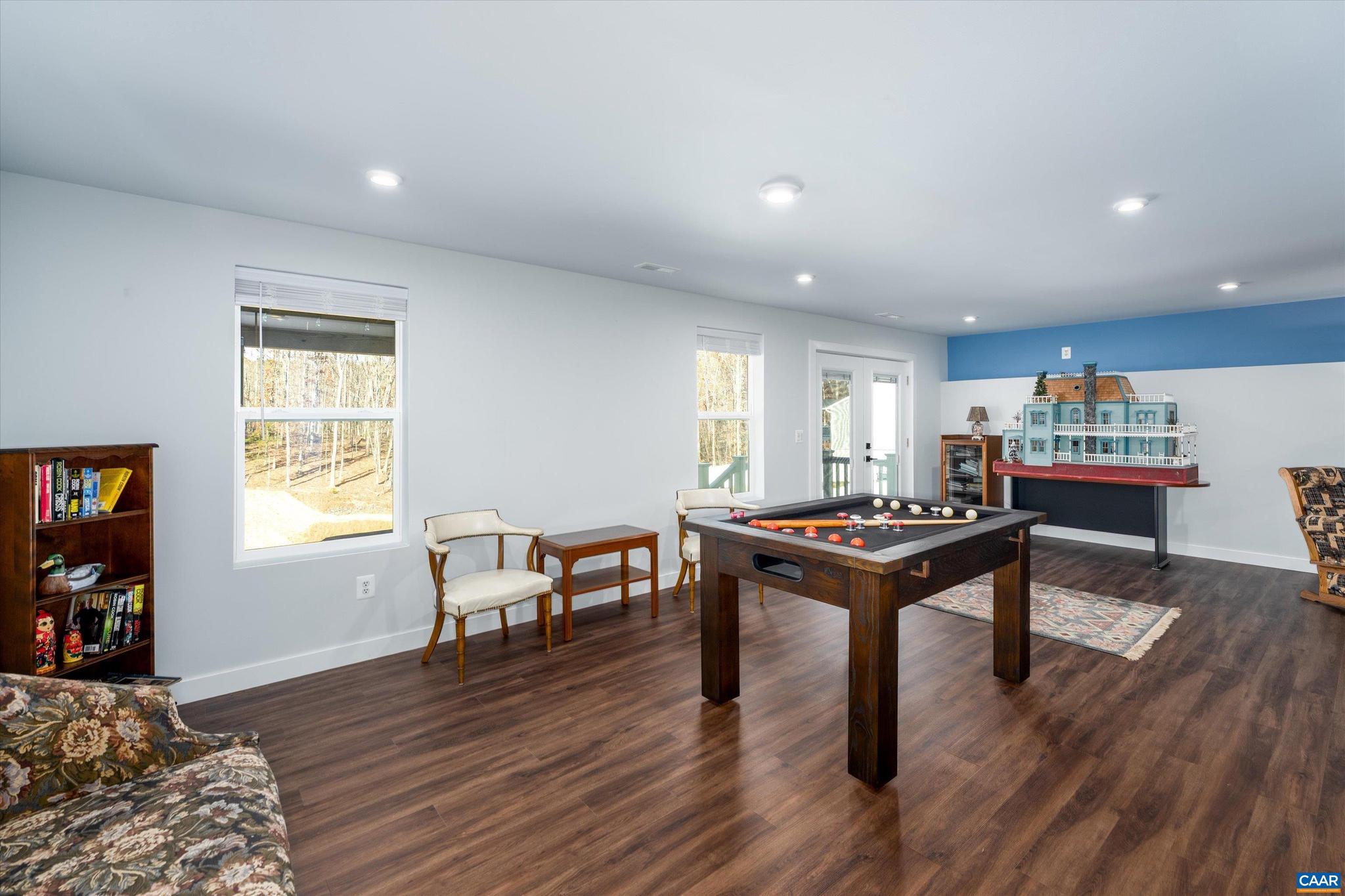 VILLAGE OAKS - Residential