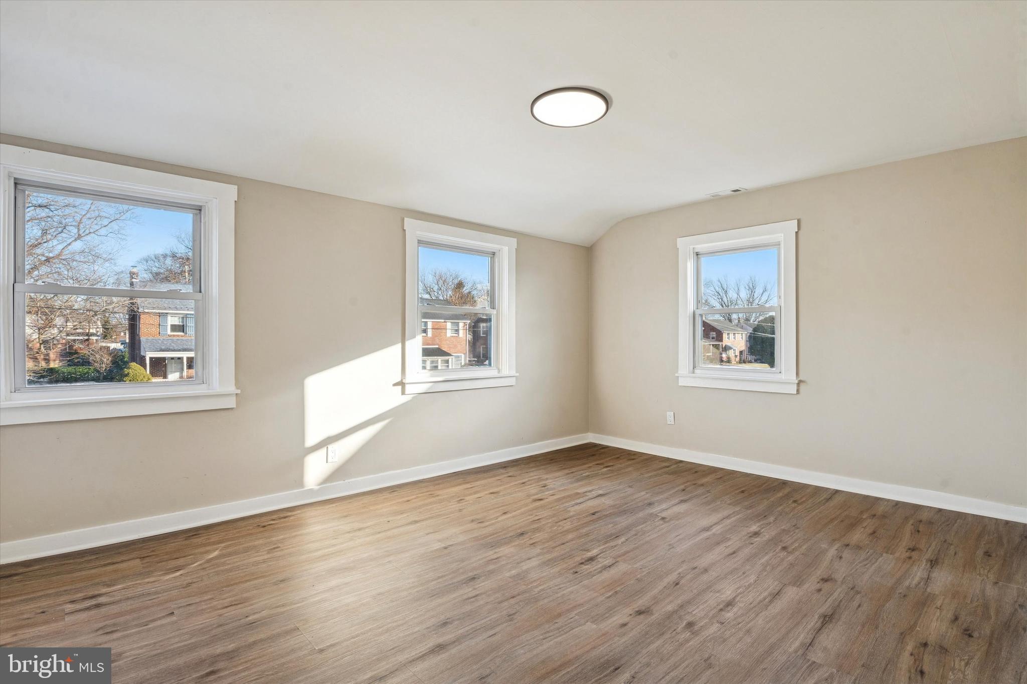 COLLINS PARK - Residential