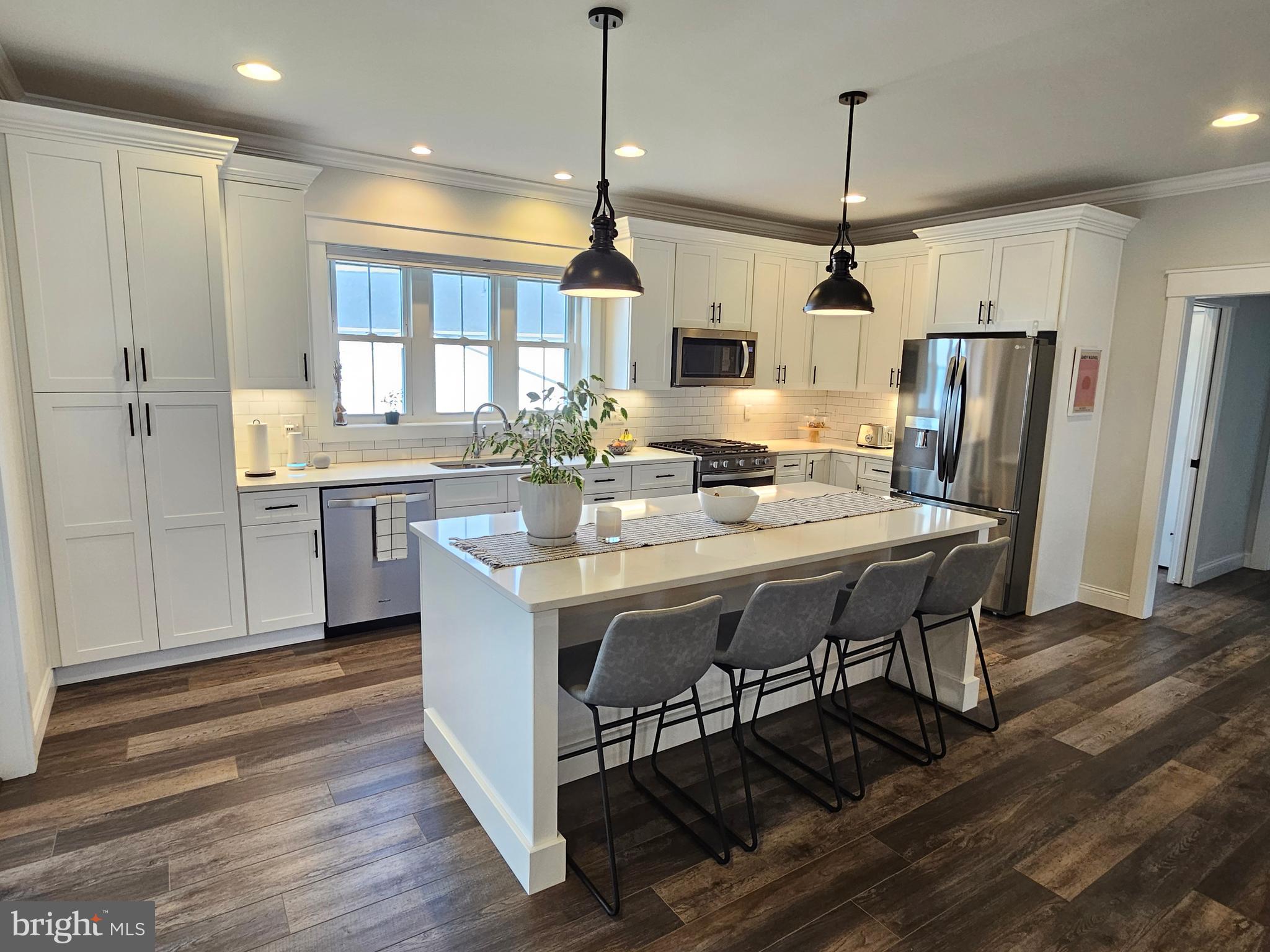 1855 EMERALD WAY