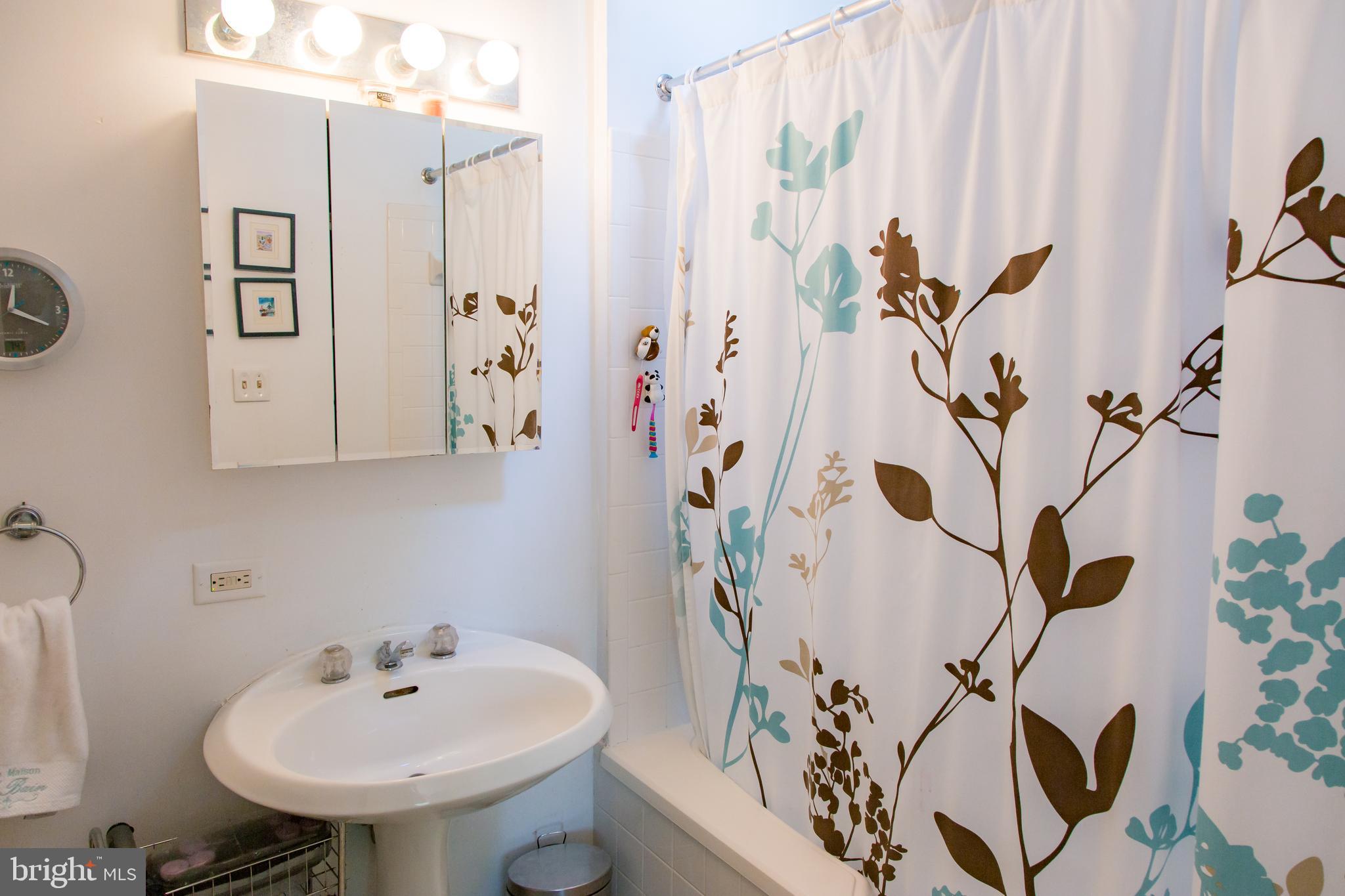 ROSEMONT - Residential Lease