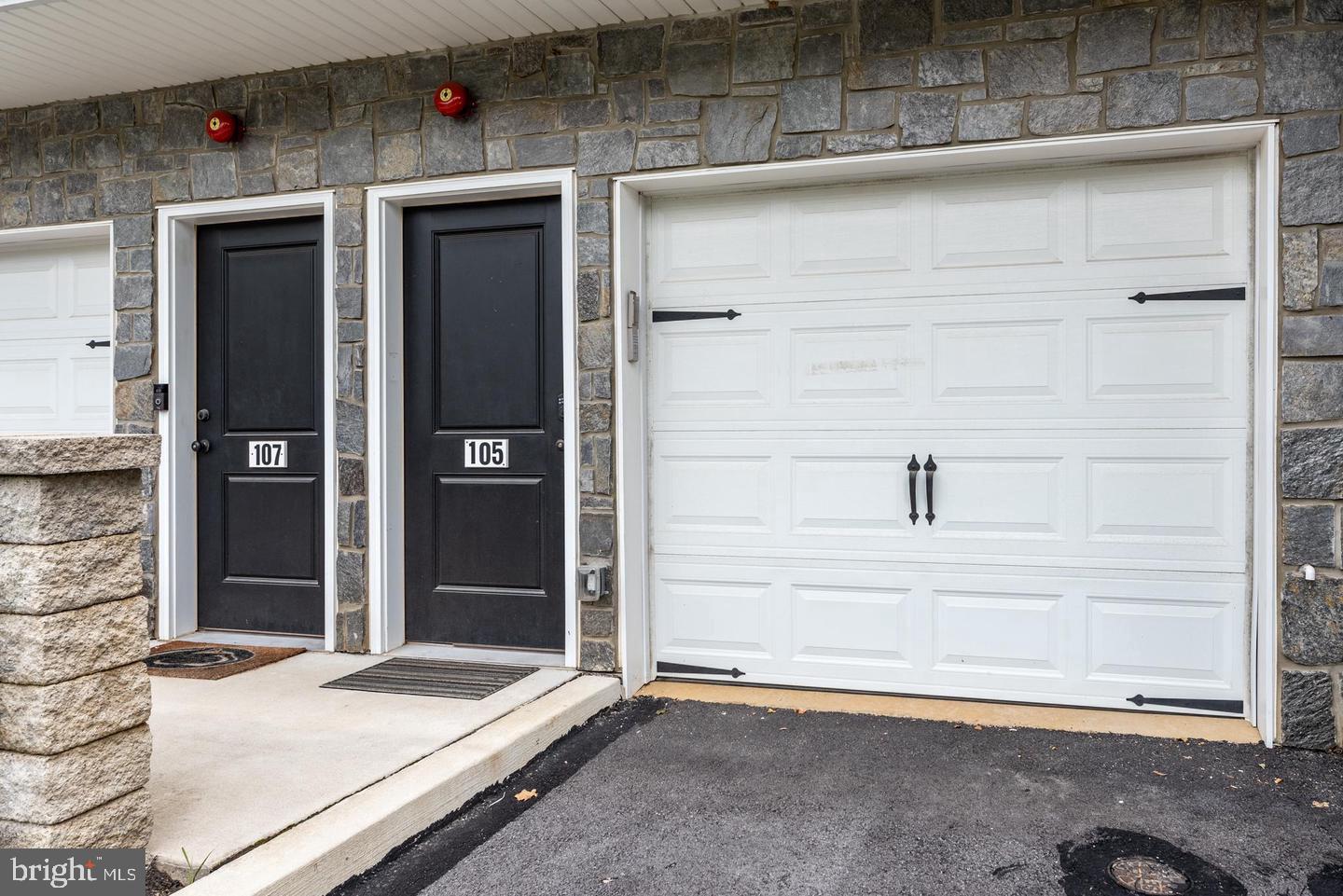 105 COLWELL LANE